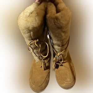 J Crew suede with leather laces and shearling outer and insole. Ladies’ sz 7.